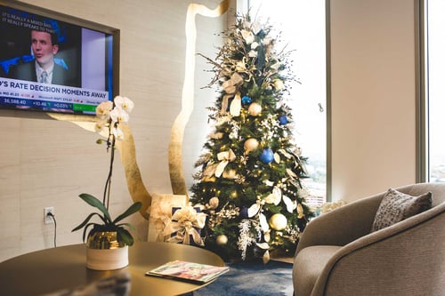 Office-lobby-with-holiday-decor